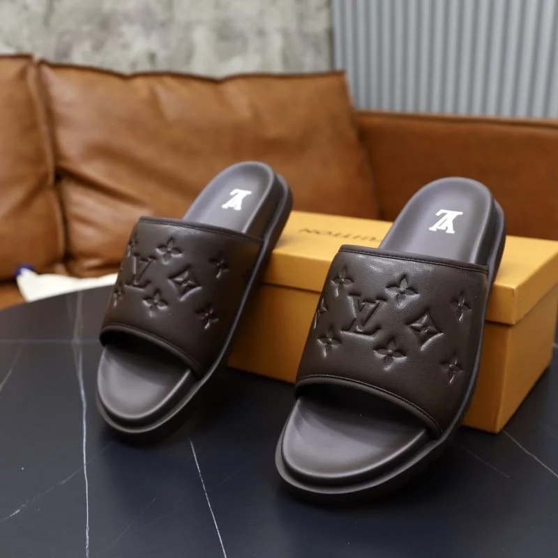 Neat Louis Vuitton Slippers 30540