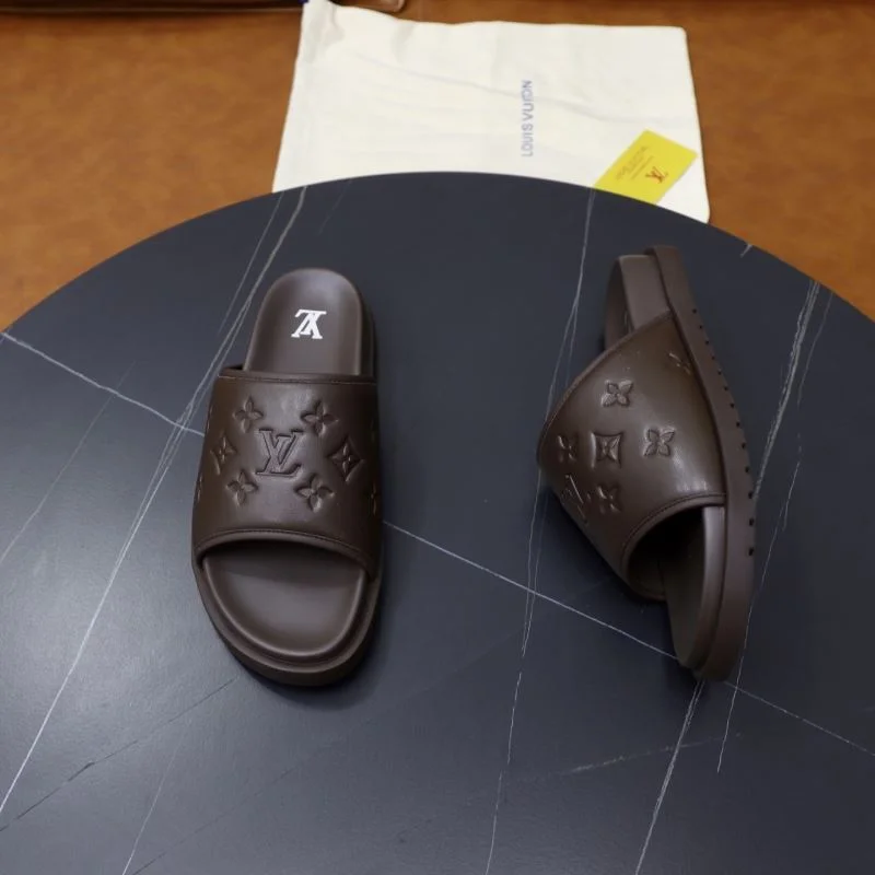 Neat Louis Vuitton Slippers 30540