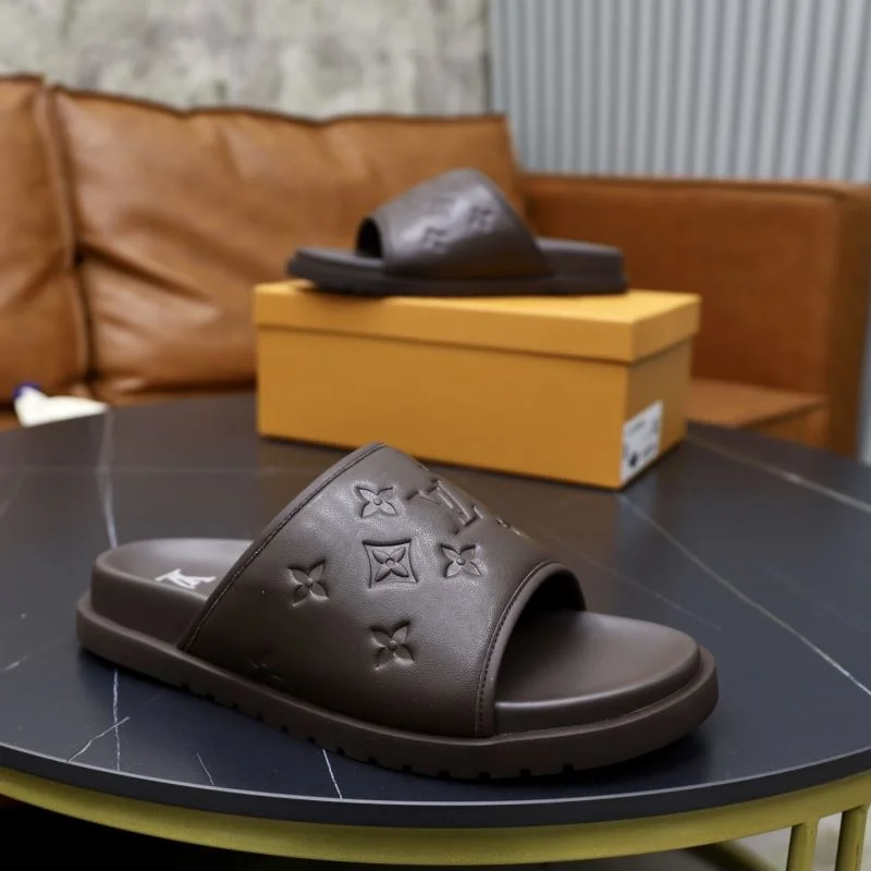 Neat Louis Vuitton Slippers 30540