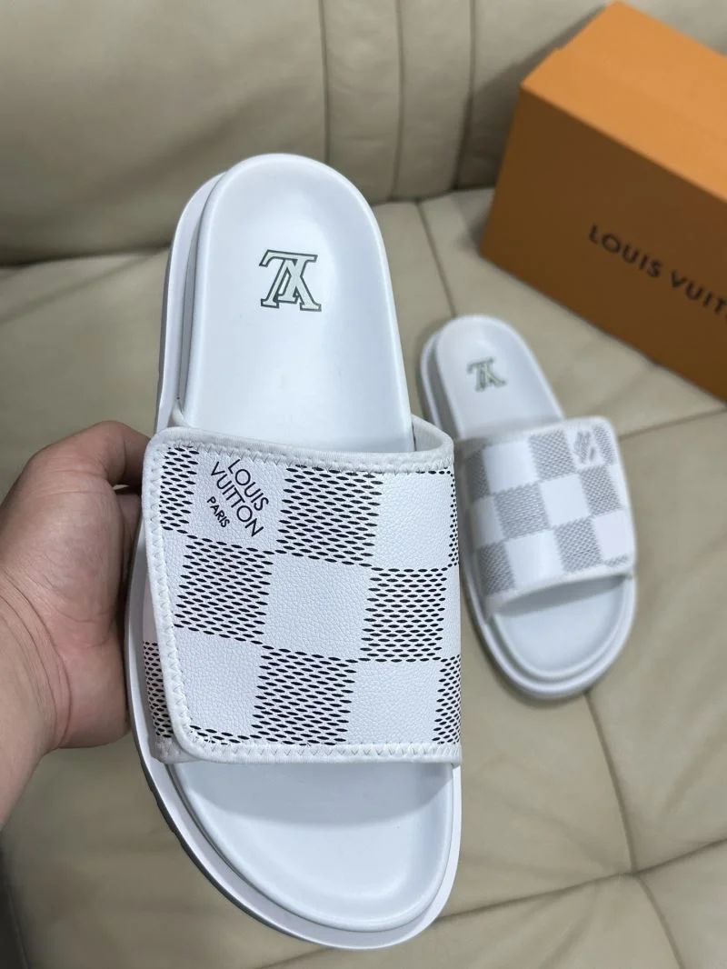 Trendsetting Louis Vuitton Slippers 30541