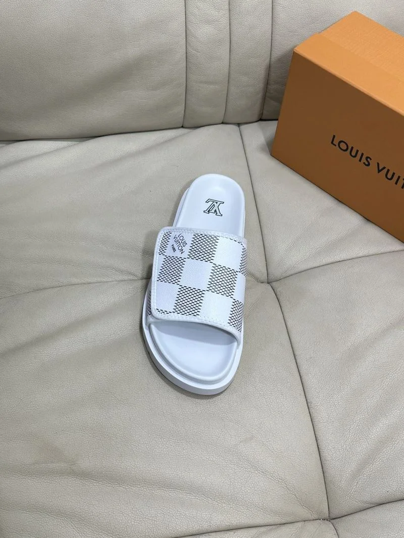 Trendsetting Louis Vuitton Slippers 30541