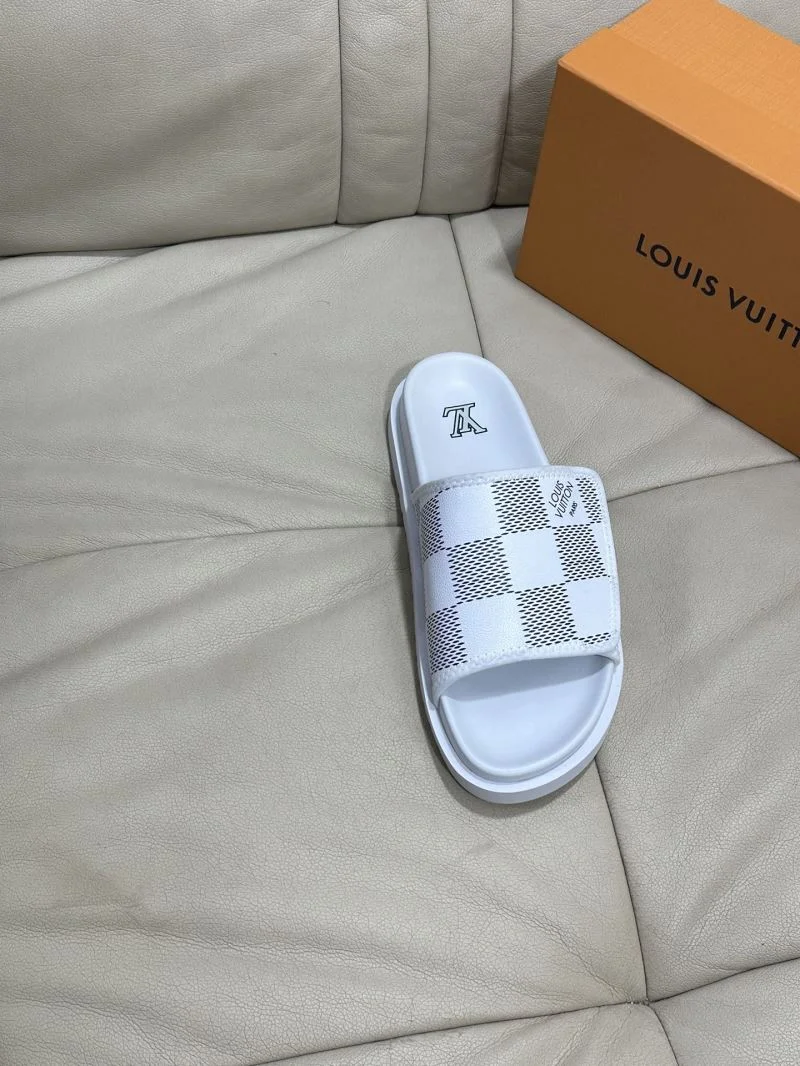 Trendsetting Louis Vuitton Slippers 30541