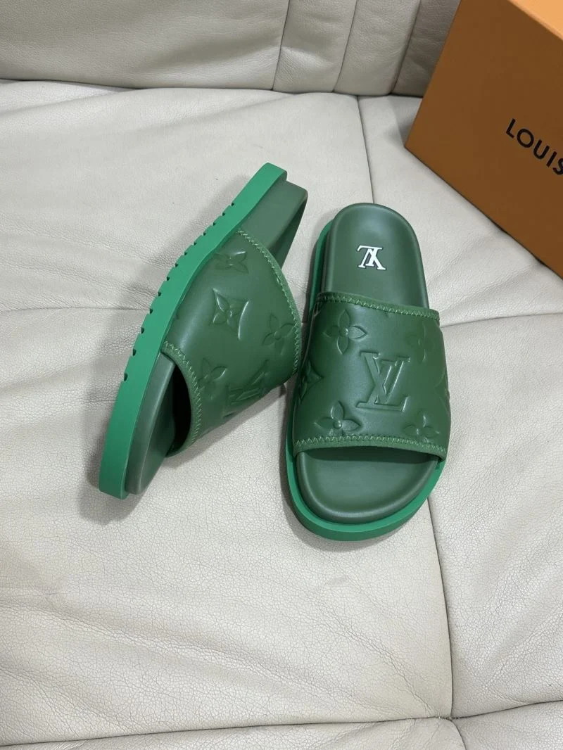 Bold Louis Vuitton Slippers 30531