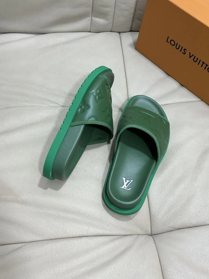 Bold Louis Vuitton Slippers 30531