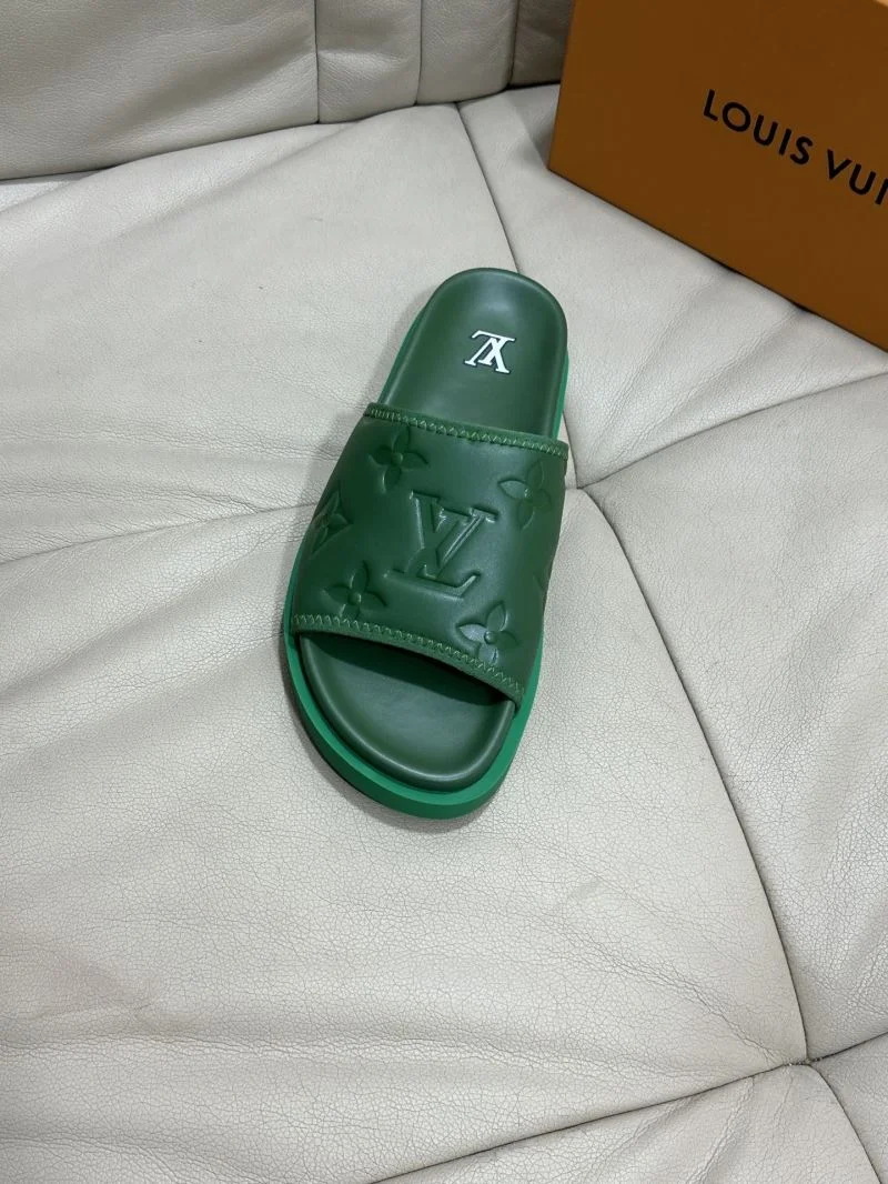Bold Louis Vuitton Slippers 30531