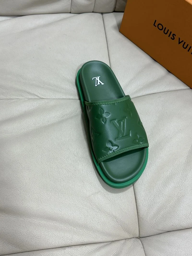 Bold Louis Vuitton Slippers 30531
