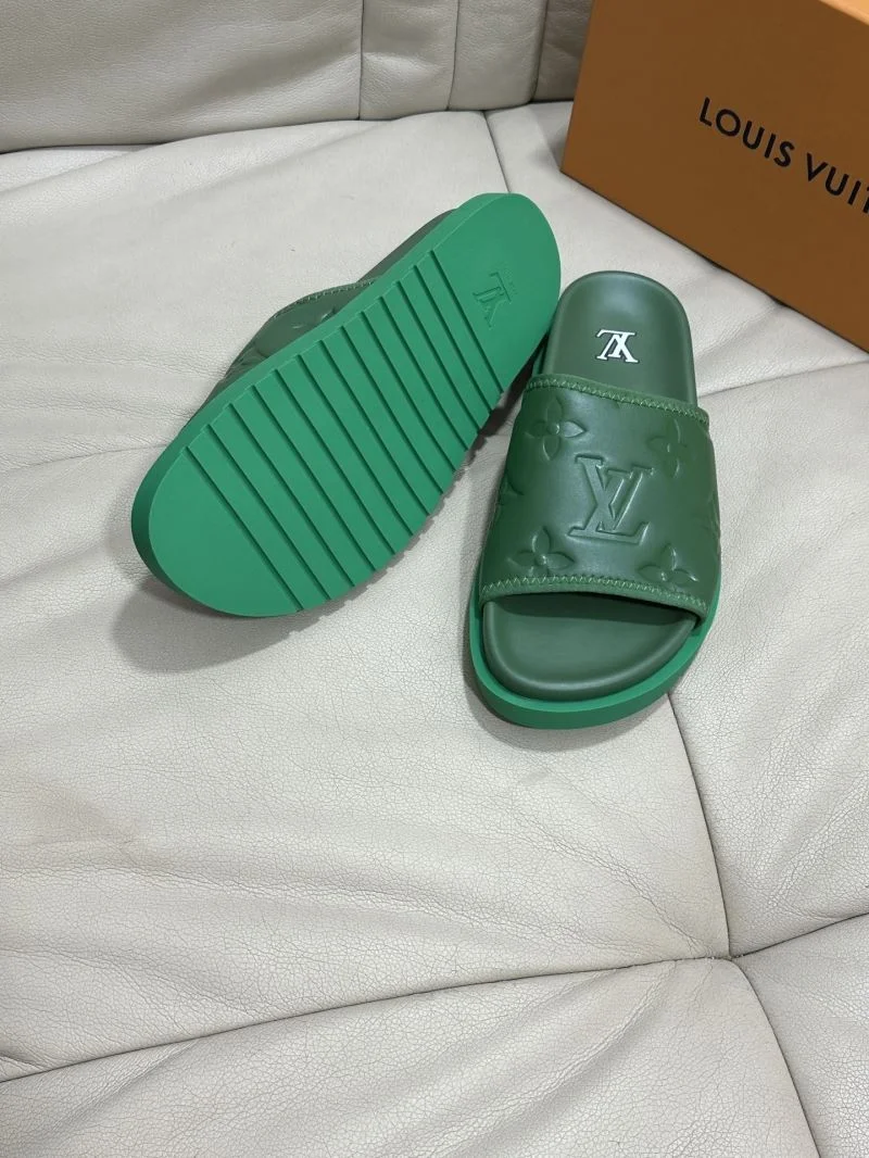 Bold Louis Vuitton Slippers 30531