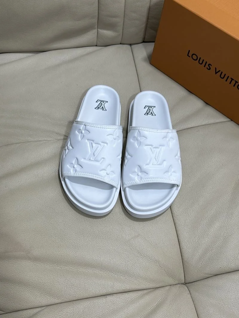 Effortless Louis Vuitton Slippers 30525