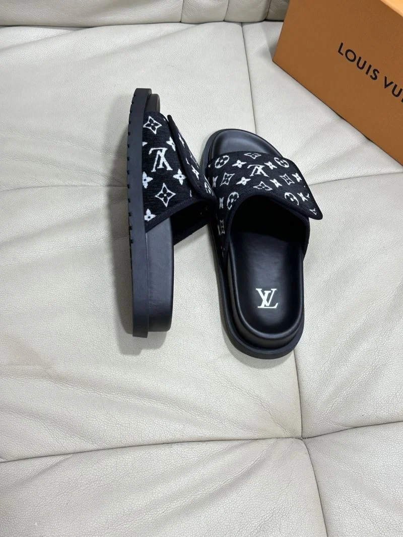 Louis Vuitton Slippers Chic 30520