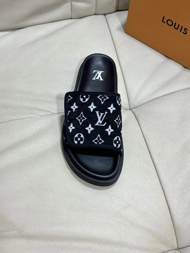 Louis Vuitton Slippers Chic 30520