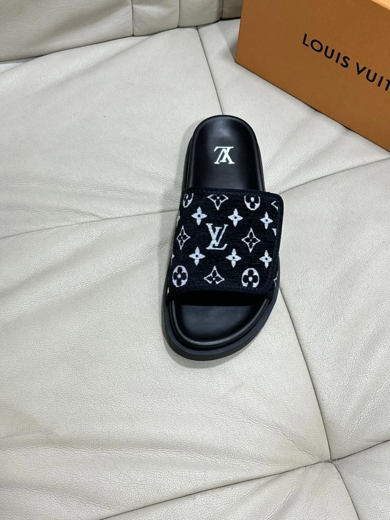 Louis Vuitton Slippers Chic 30520