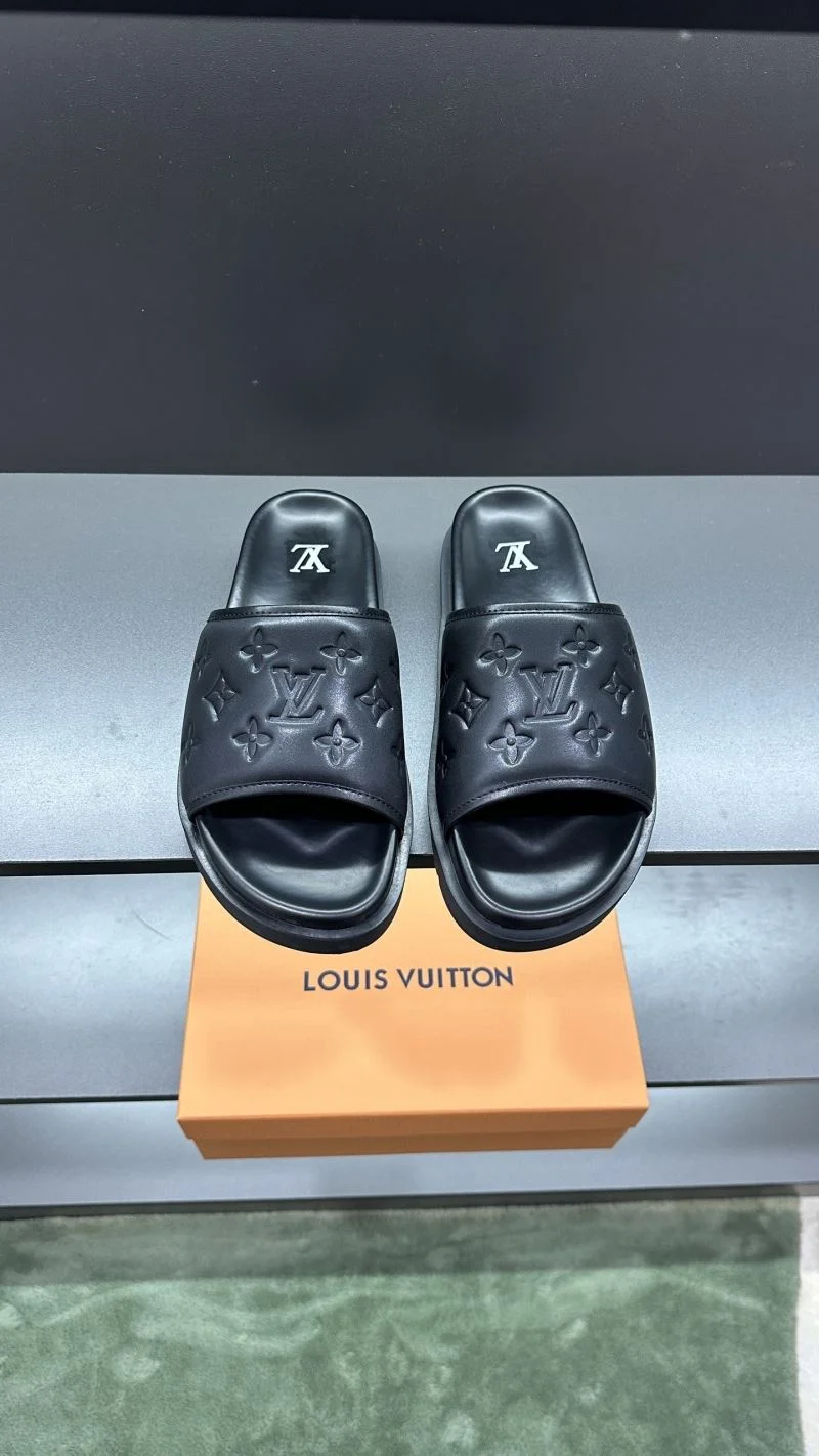 Casual Louis Vuitton Slippers 30515
