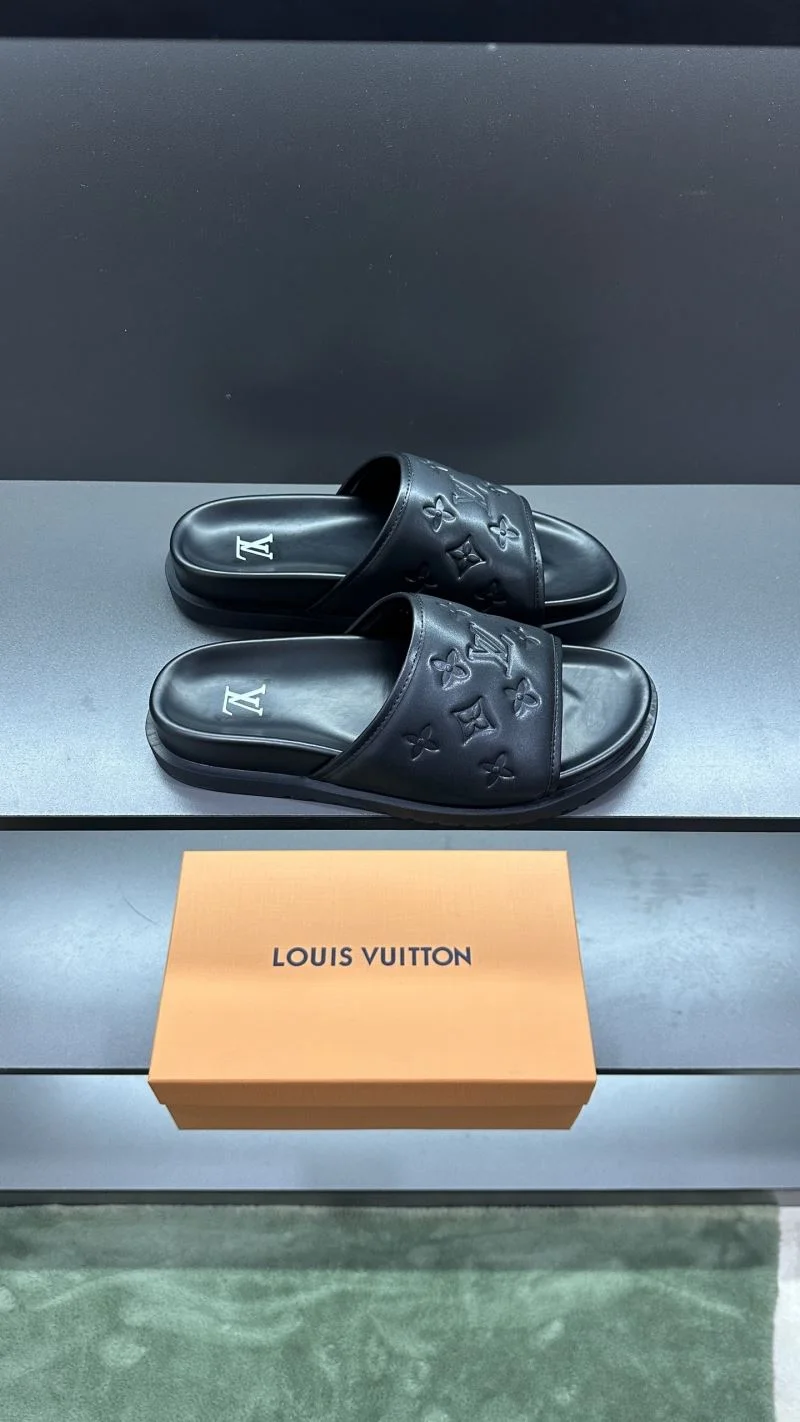 Casual Louis Vuitton Slippers 30515
