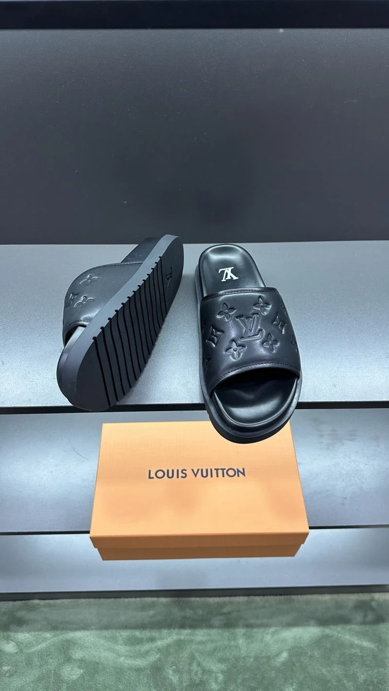 Casual Louis Vuitton Slippers 30515