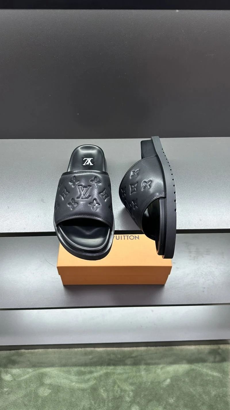 Casual Louis Vuitton Slippers 30515