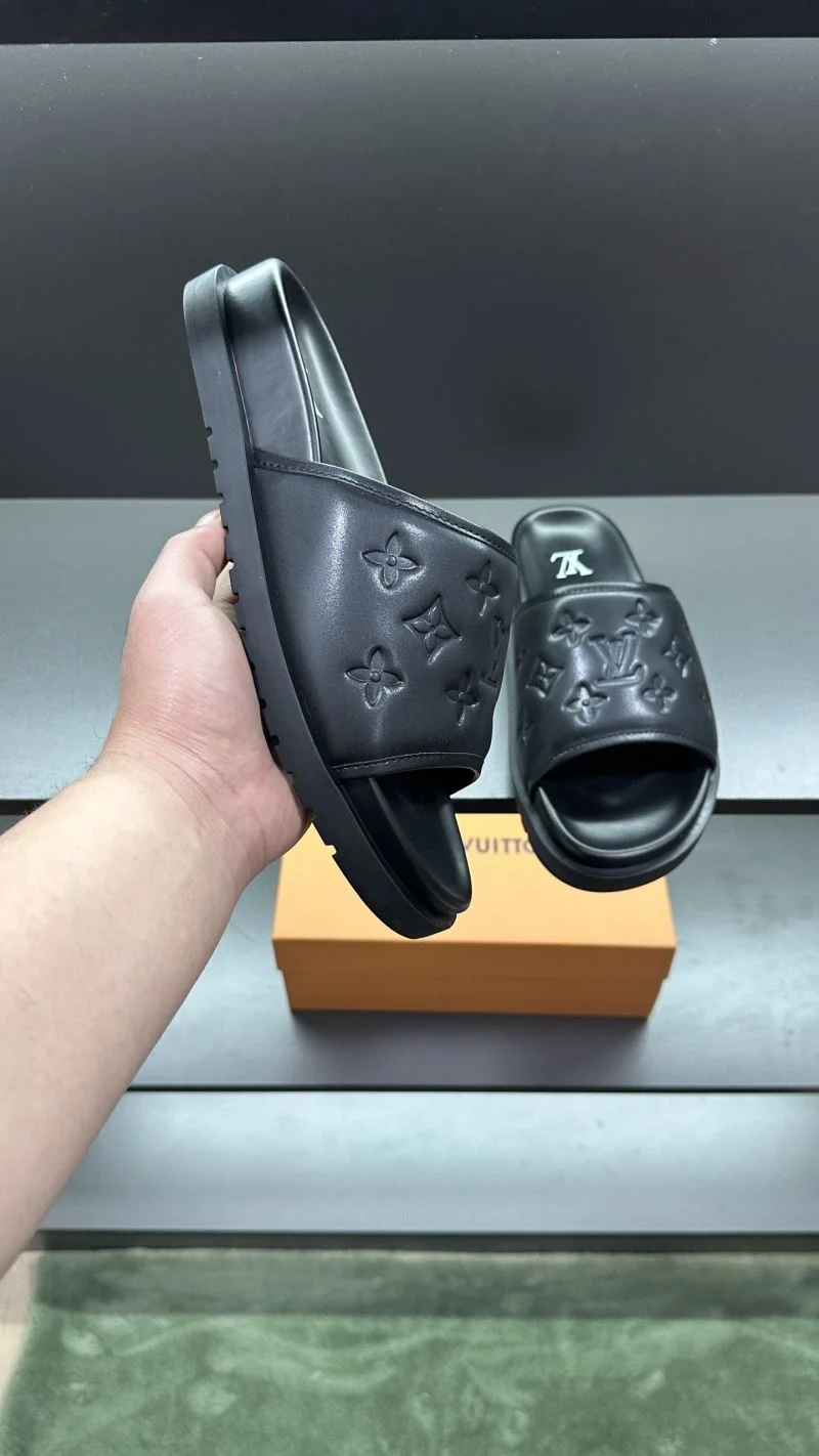 Casual Louis Vuitton Slippers 30515