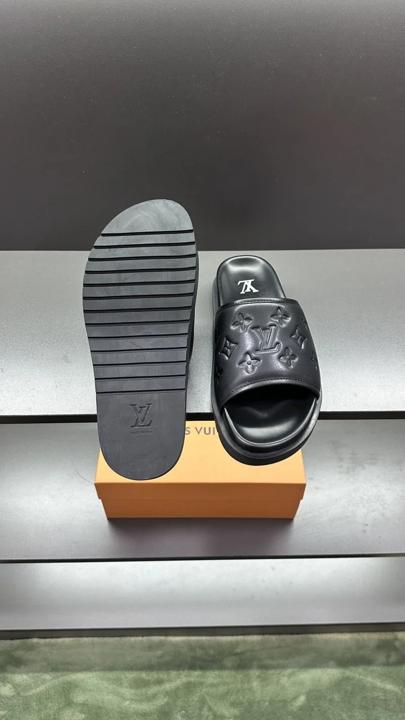 Casual Louis Vuitton Slippers 30515