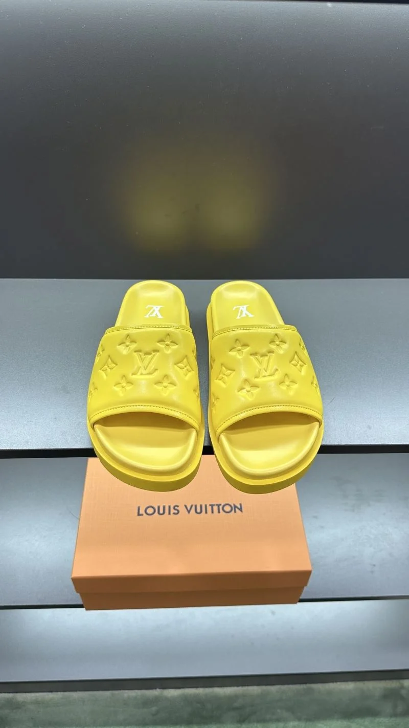 Functional Louis Vuitton Slippers 30493