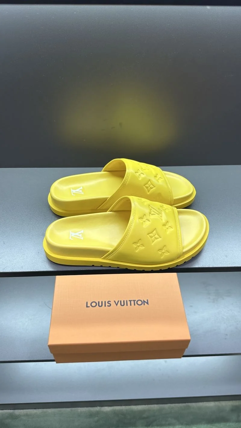 Functional Louis Vuitton Slippers 30493