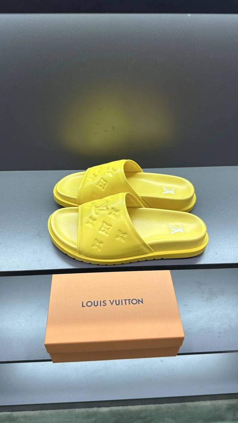 Functional Louis Vuitton Slippers 30493