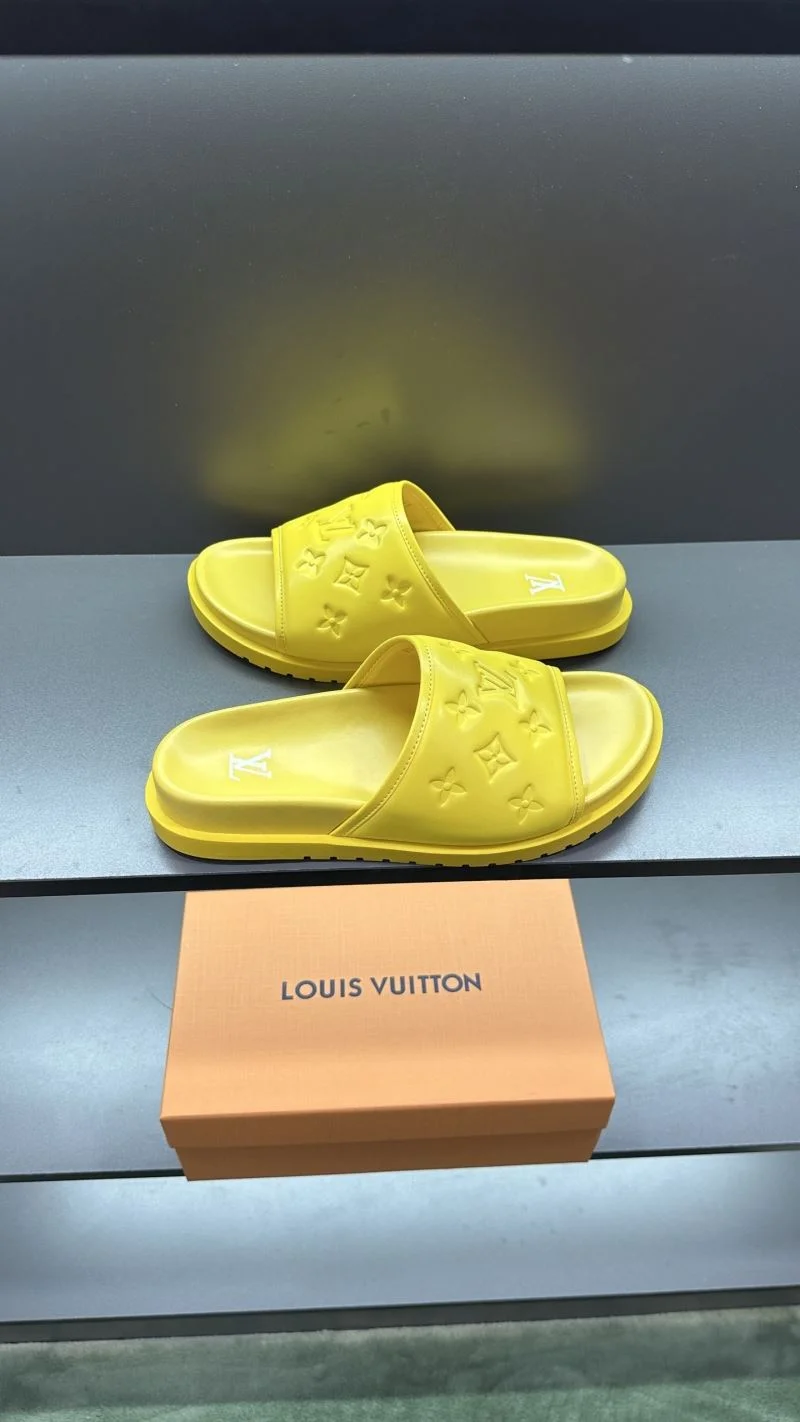 Functional Louis Vuitton Slippers 30493