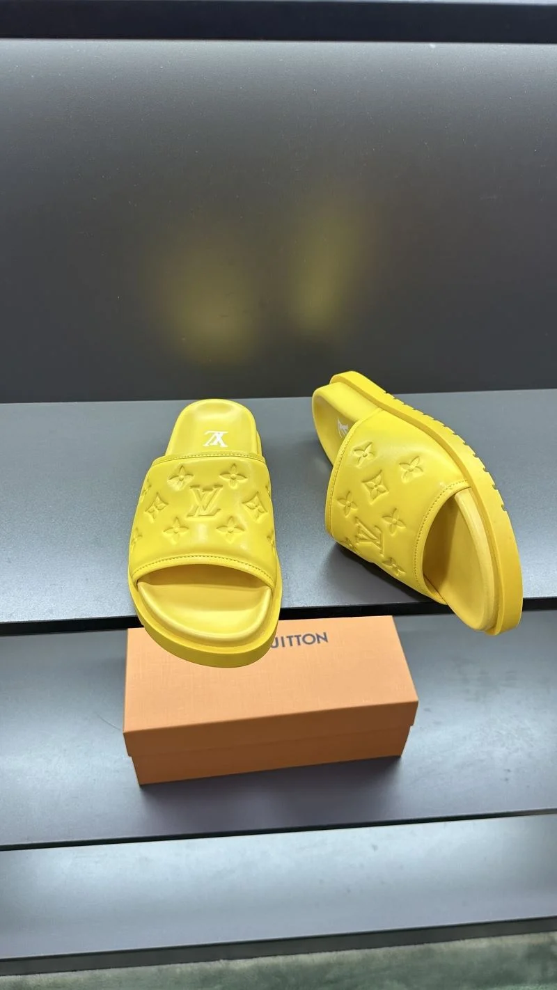 Functional Louis Vuitton Slippers 30493