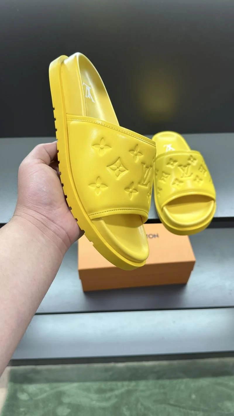 Functional Louis Vuitton Slippers 30493