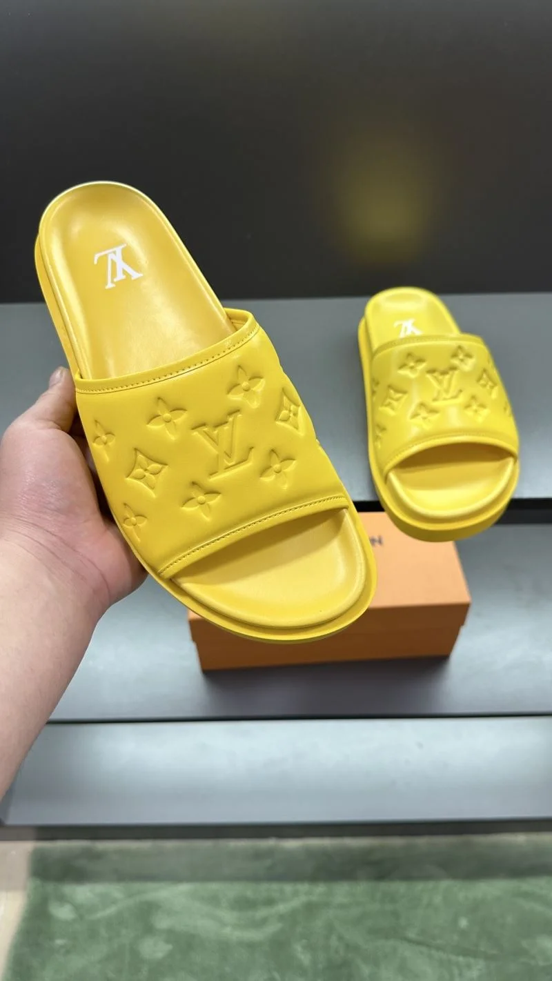 Functional Louis Vuitton Slippers 30493