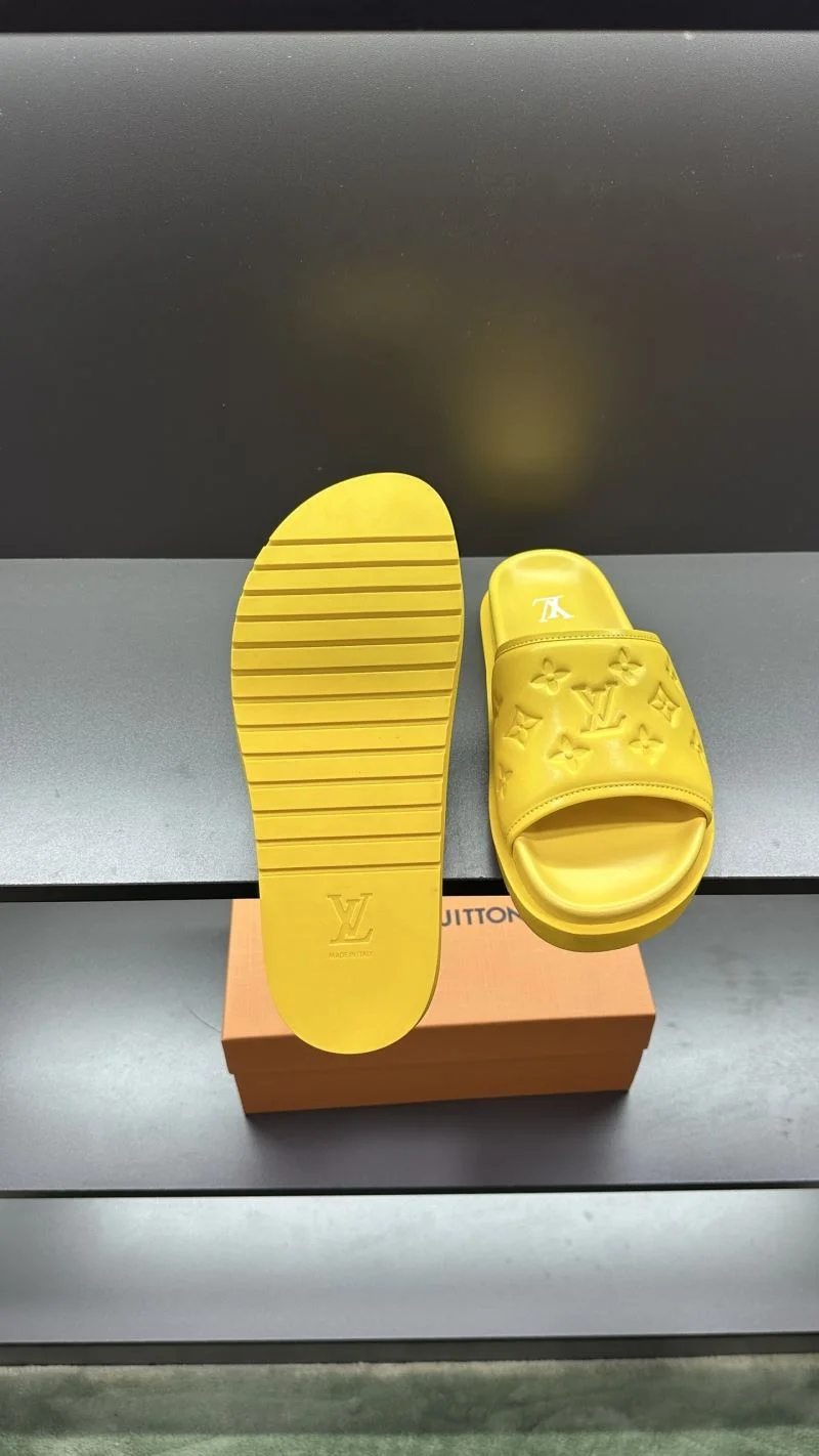 Functional Louis Vuitton Slippers 30493