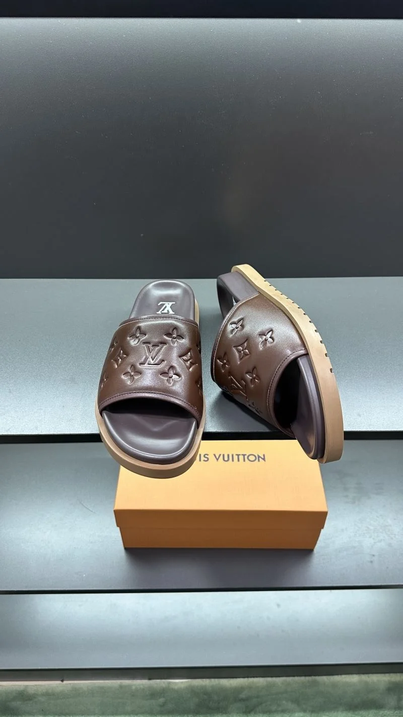 Modern Louis Vuitton Slippers 30484