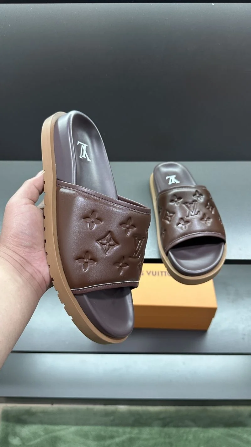 Modern Louis Vuitton Slippers 30484