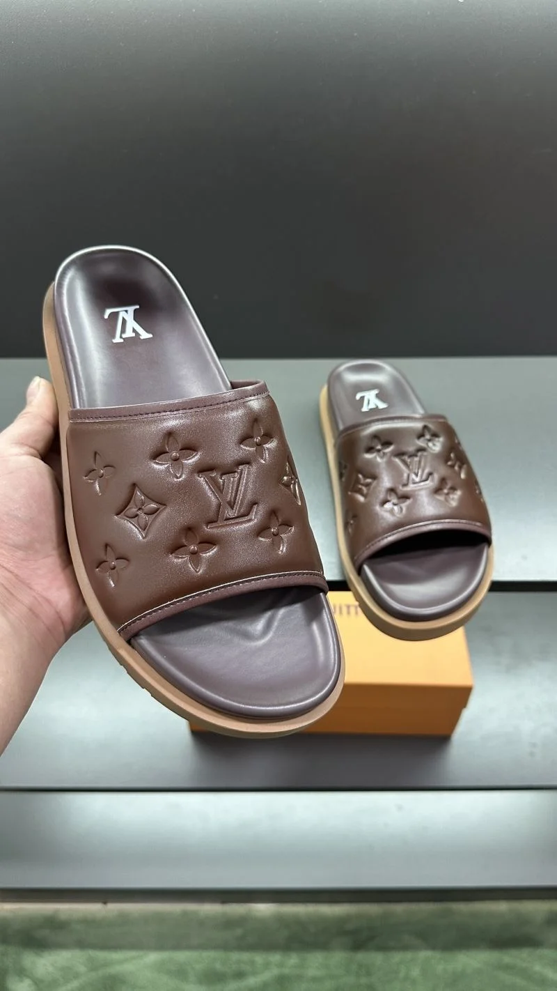 Modern Louis Vuitton Slippers 30484
