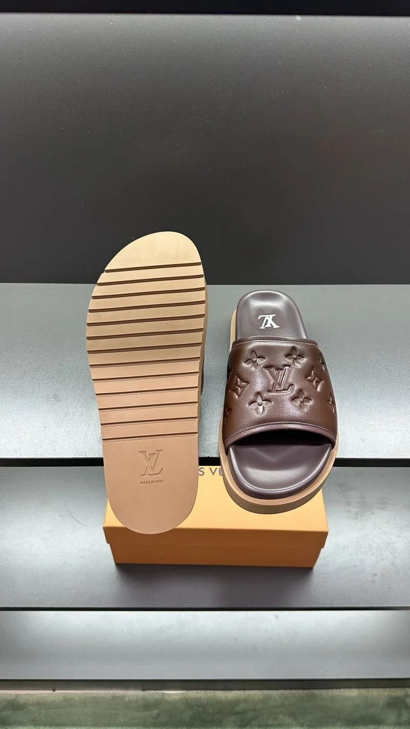 Modern Louis Vuitton Slippers 30484