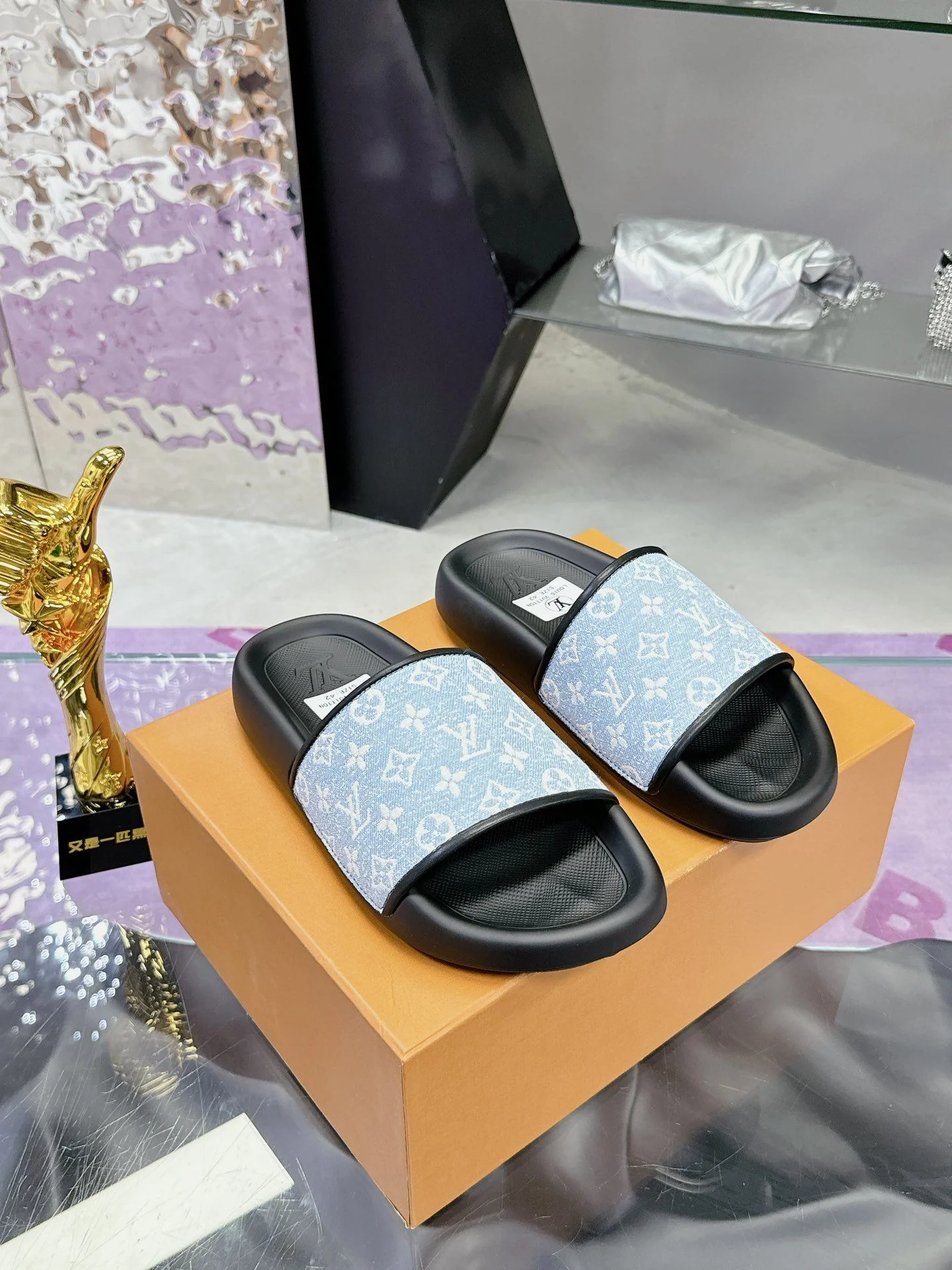 Sustainable Louis Vuitton Slippers 31594