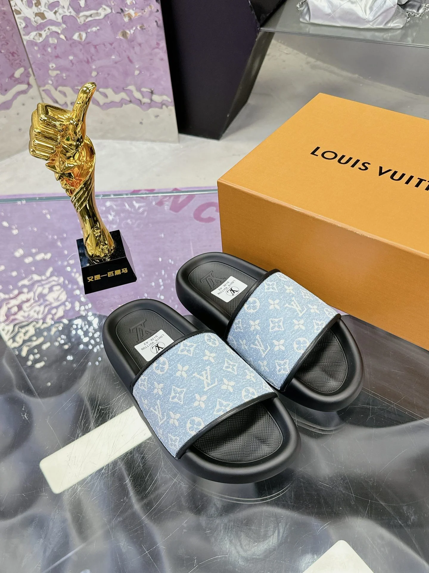 Sustainable Louis Vuitton Slippers 31594