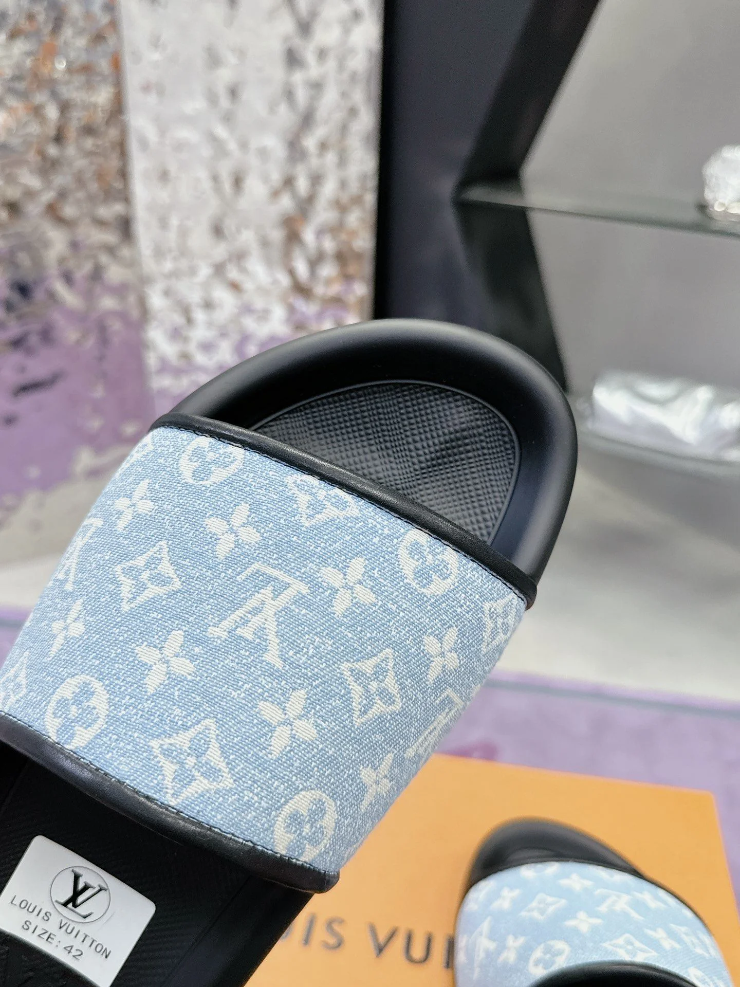 Sustainable Louis Vuitton Slippers 31594