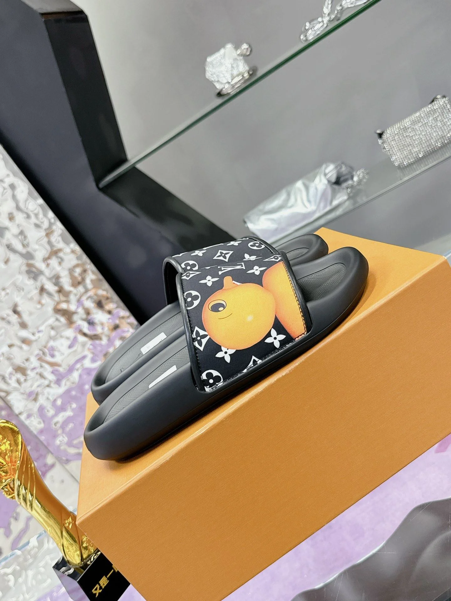 Upgraded Louis Vuitton Slippers 31582