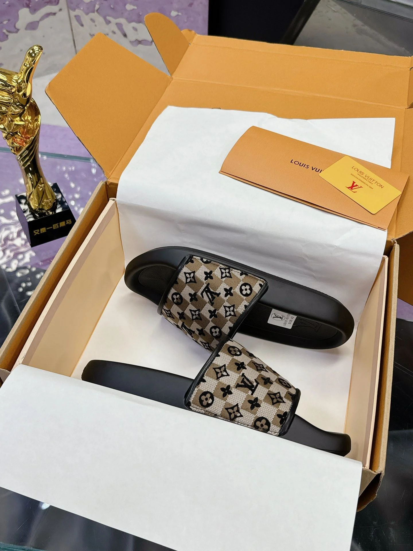 Louis Vuitton Slippers Trendy 31589