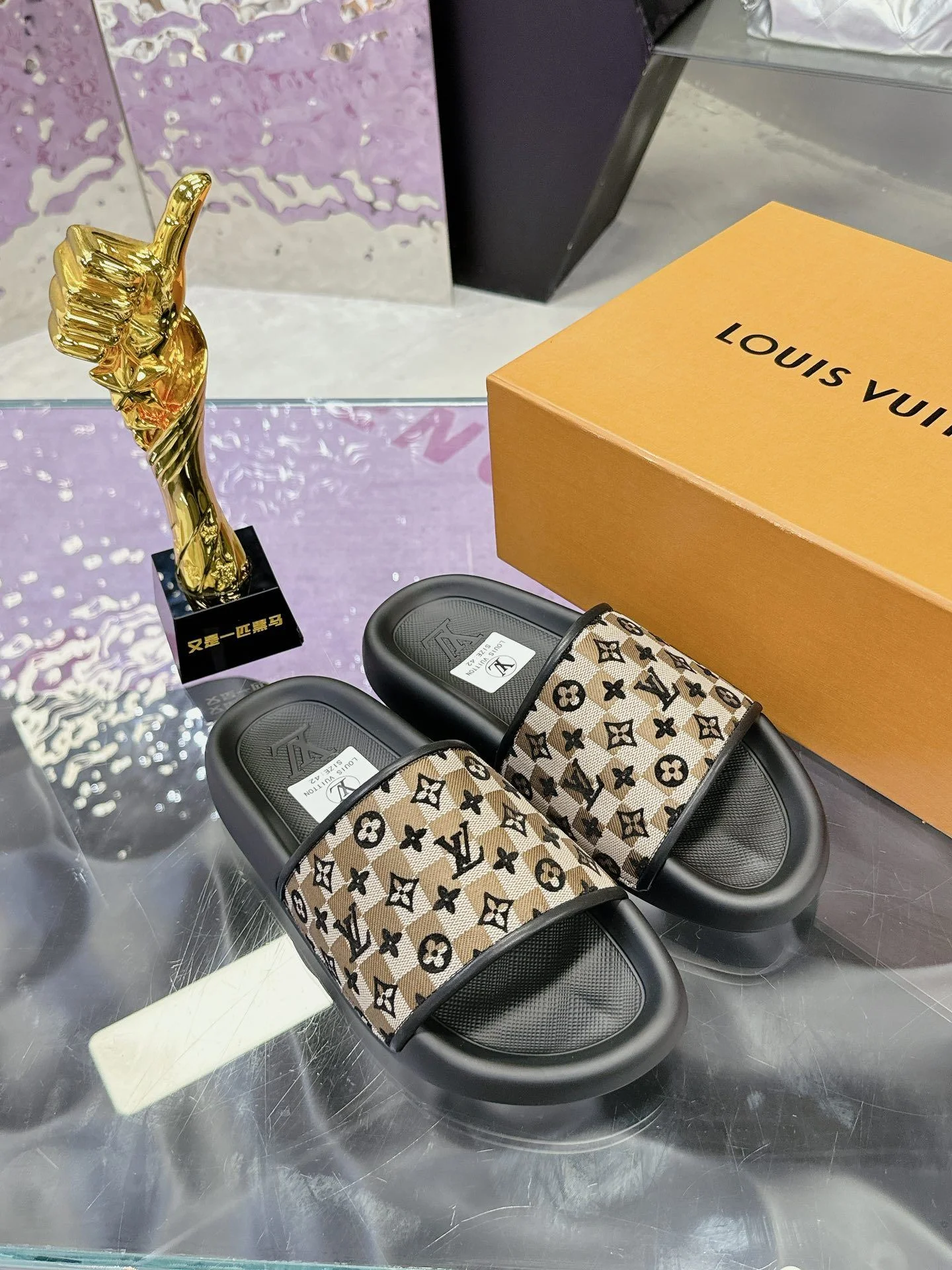 Louis Vuitton Slippers Trendy 31589