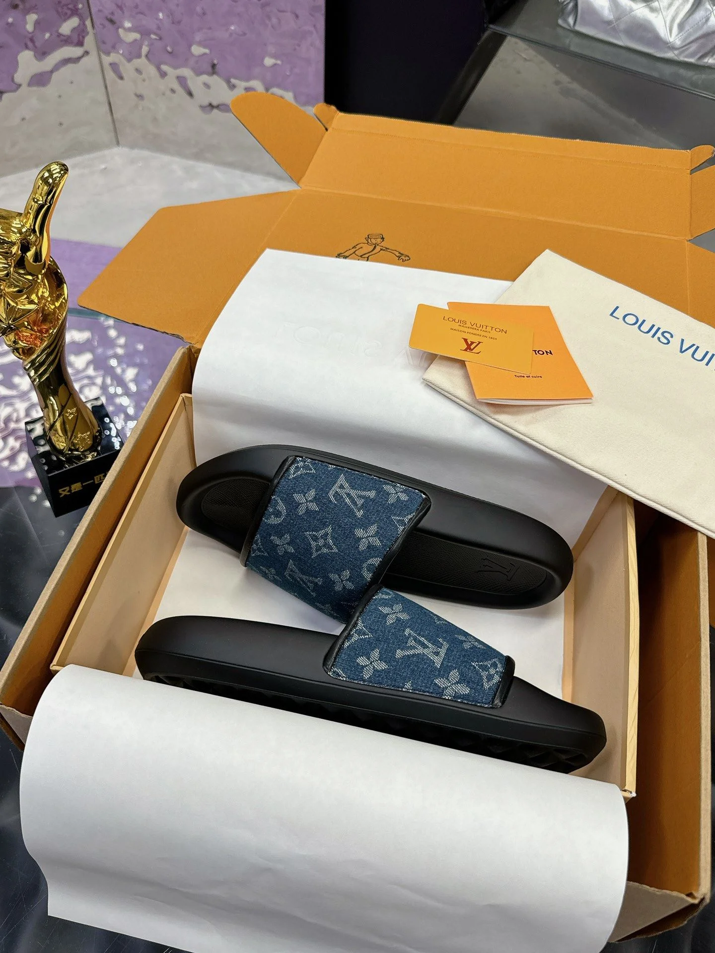 SoftTouch Louis Vuitton Slippers 31585