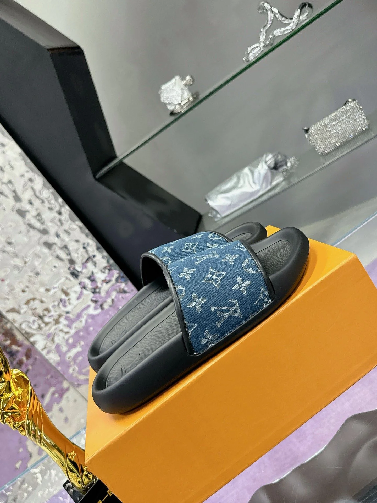 SoftTouch Louis Vuitton Slippers 31585