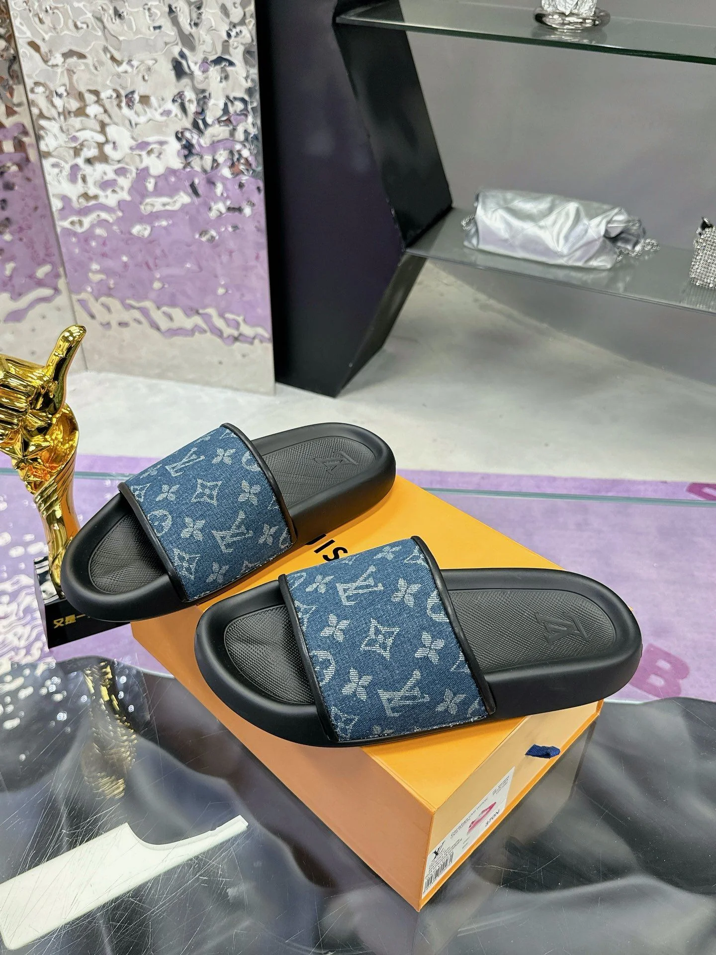 SoftTouch Louis Vuitton Slippers 31585