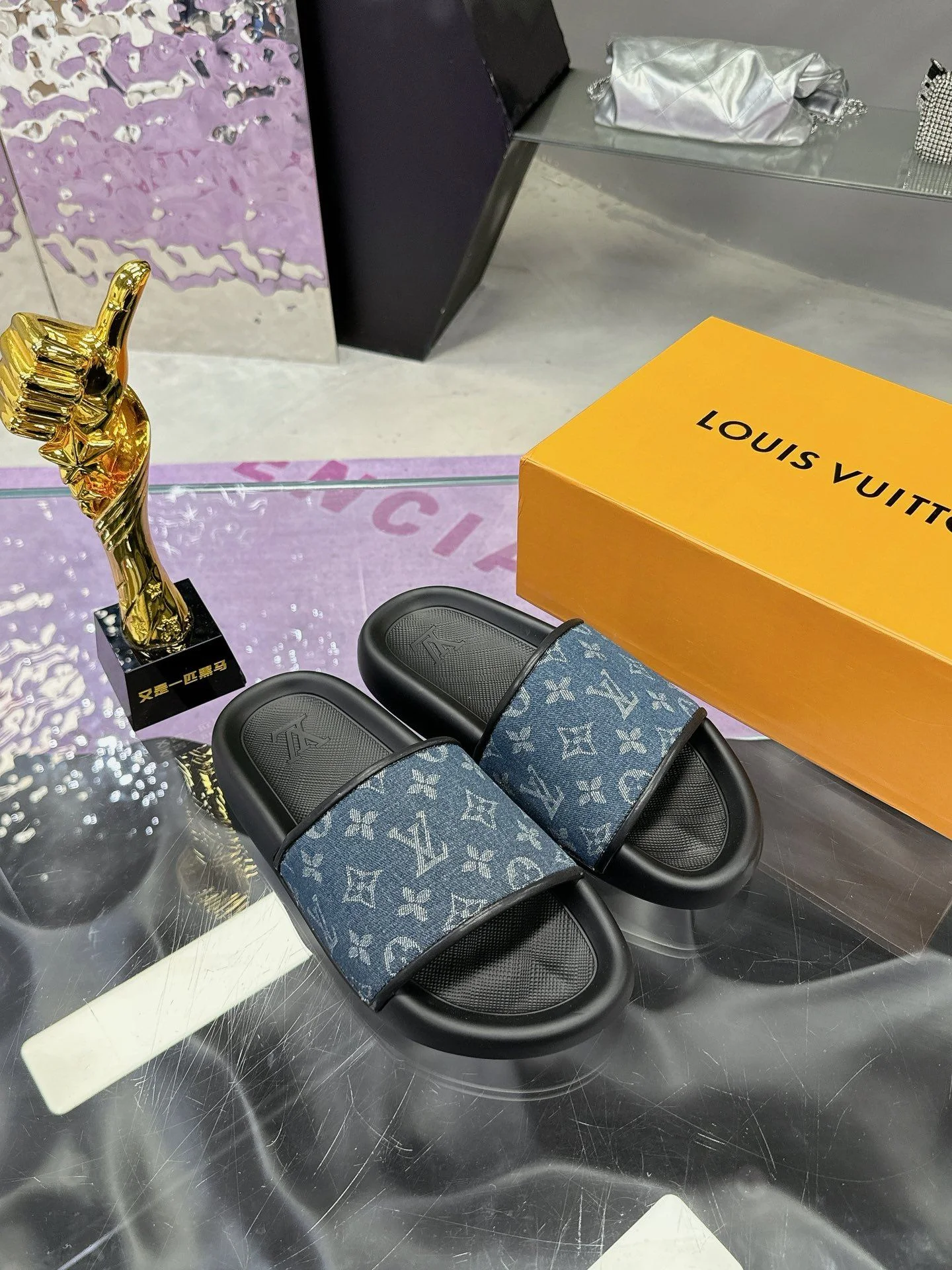 SoftTouch Louis Vuitton Slippers 31585