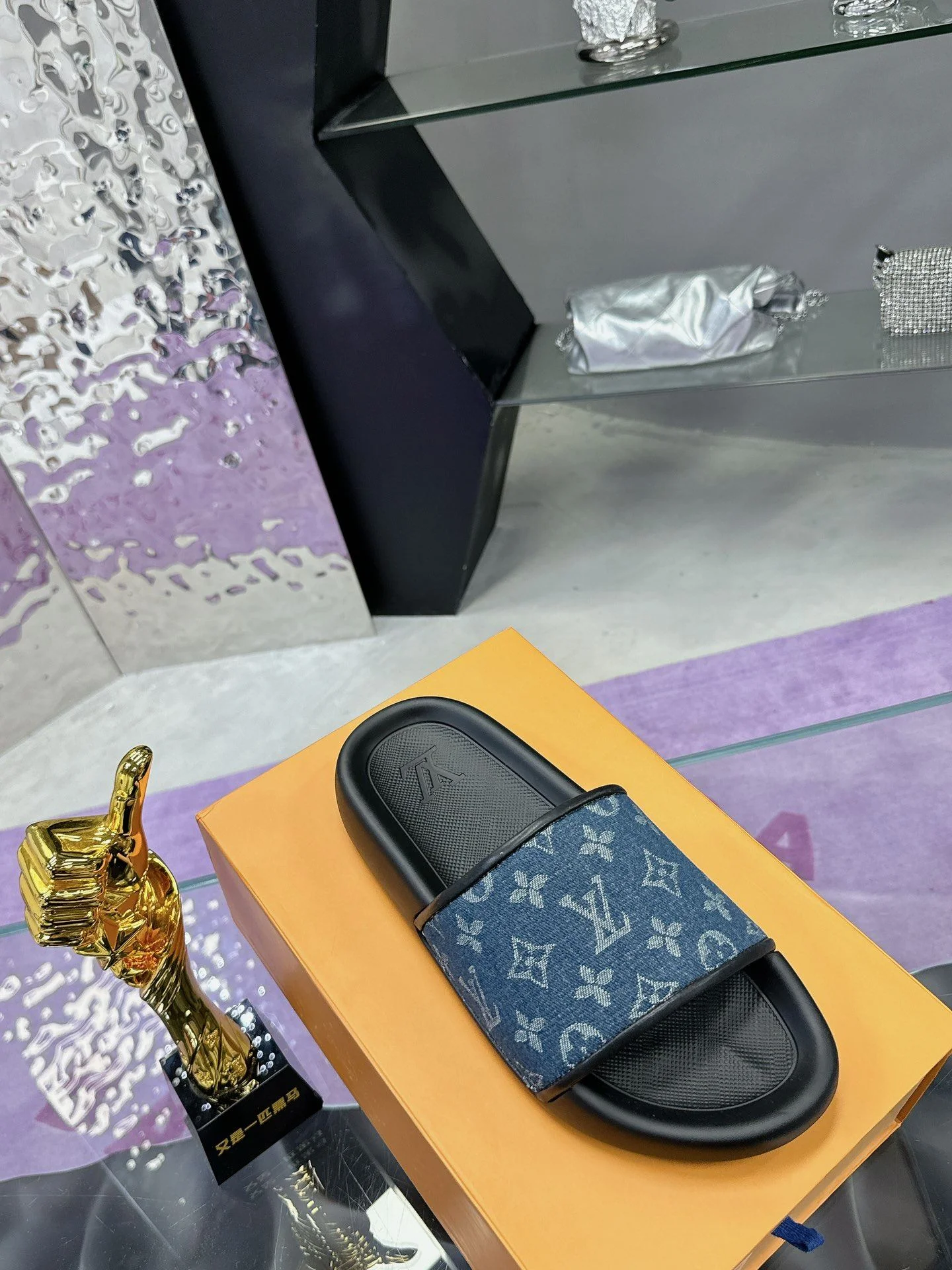 SoftTouch Louis Vuitton Slippers 31585