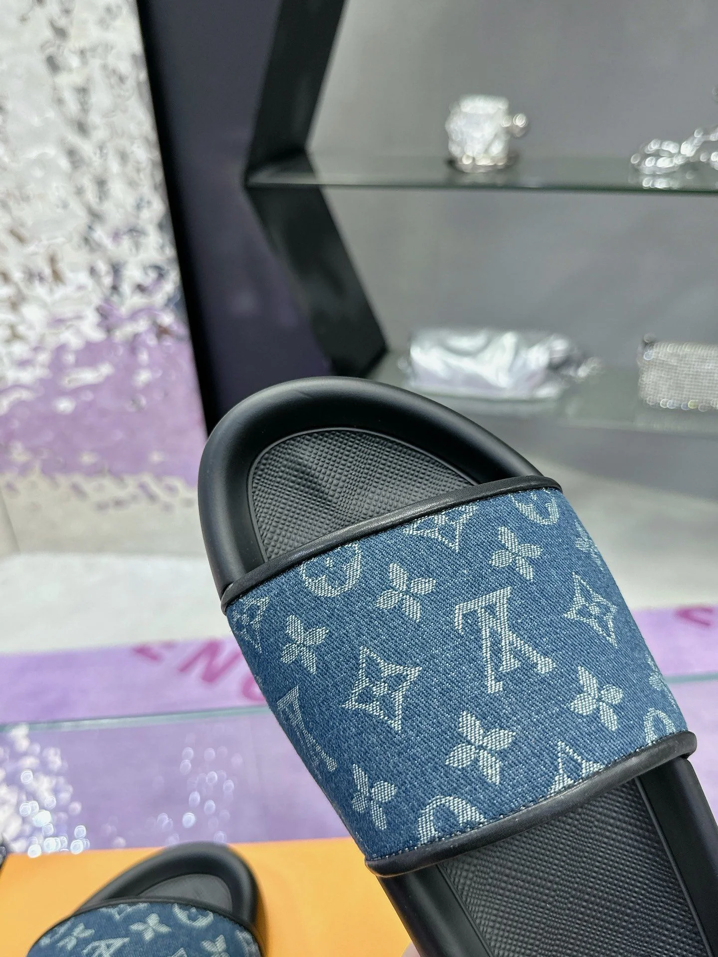 SoftTouch Louis Vuitton Slippers 31585