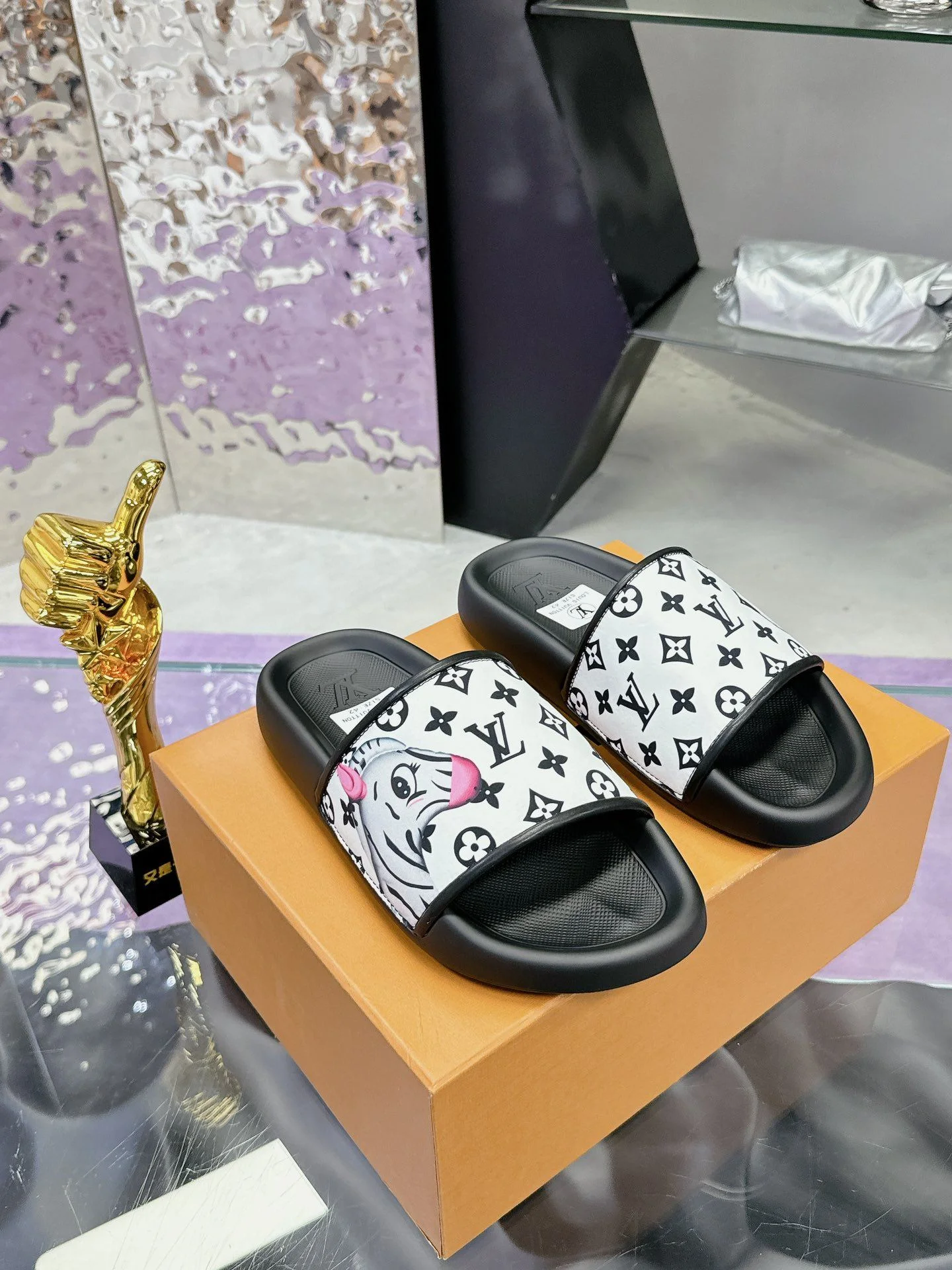 Louis Vuitton Slippers WeatherProof 31584