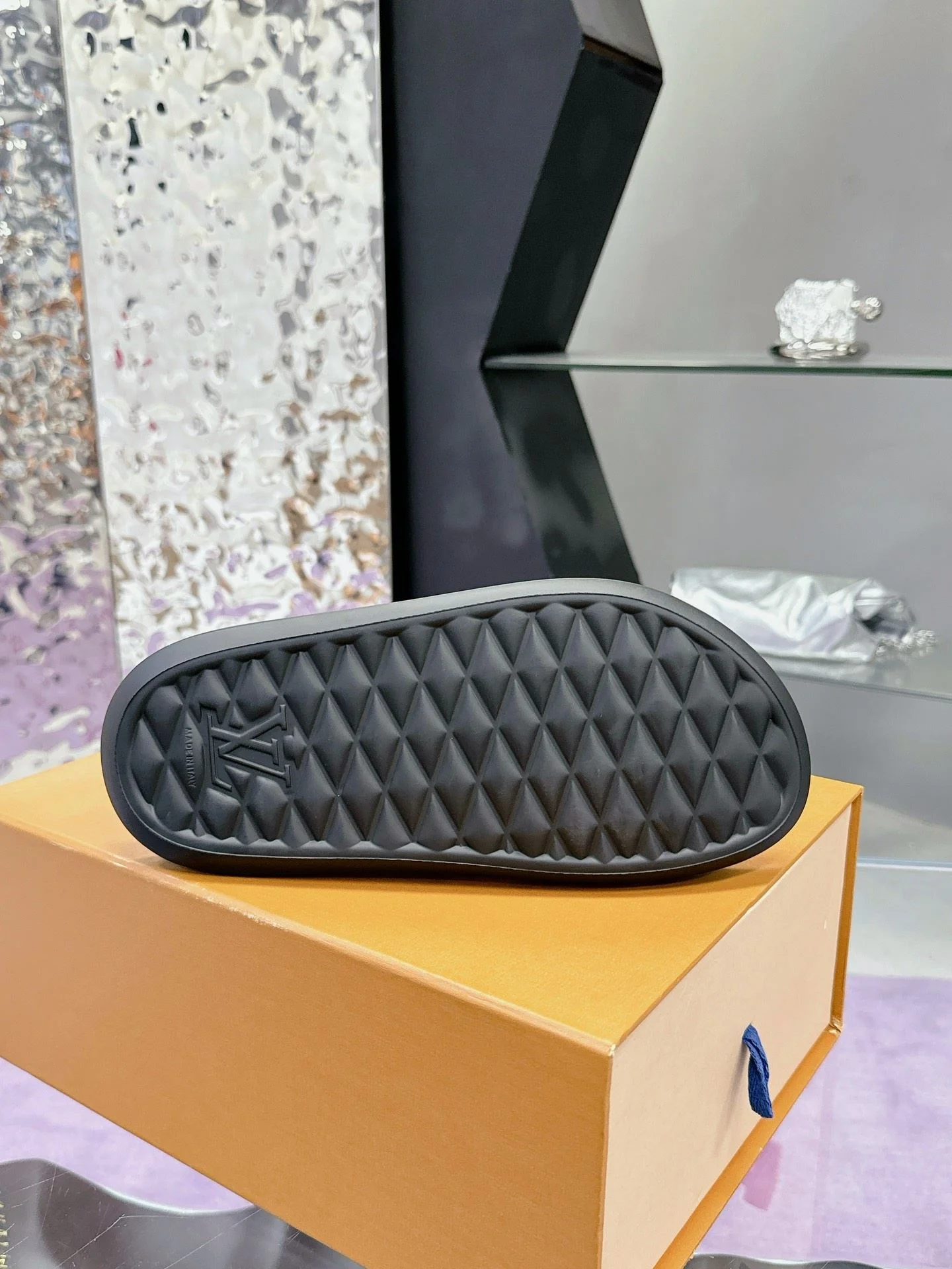 Louis Vuitton Slippers WeatherProof 31584