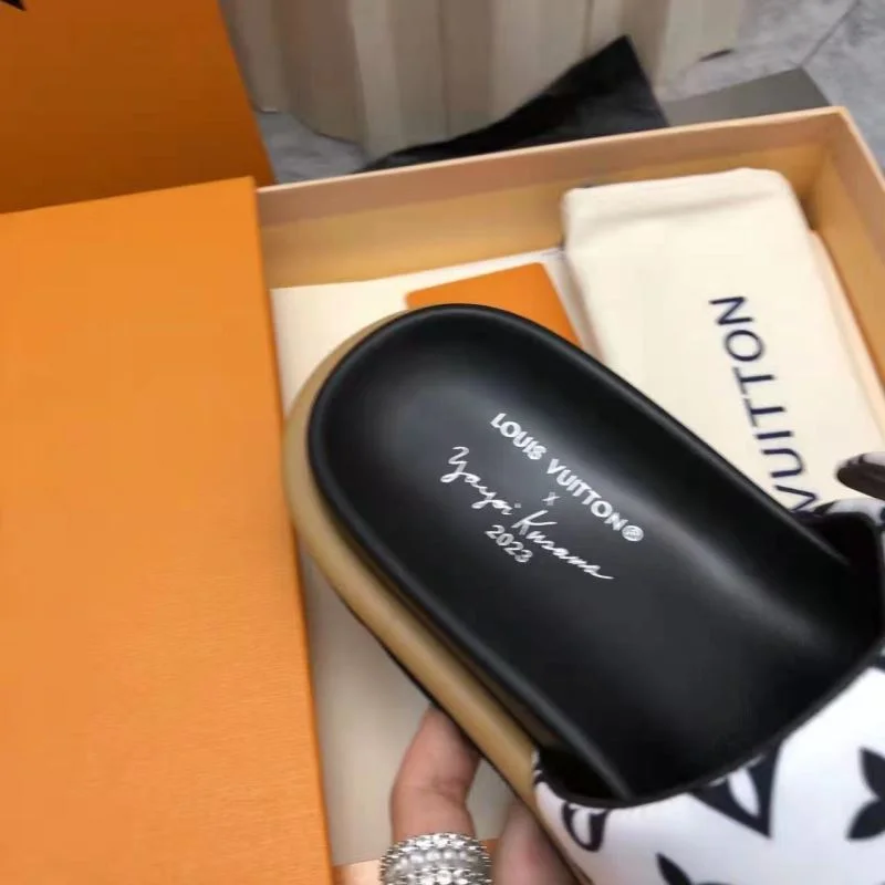 Louis Vuitton Slippers Cozy 32240