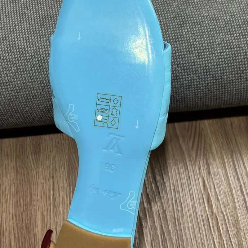 Louis Vuitton Slippers Durable 32220