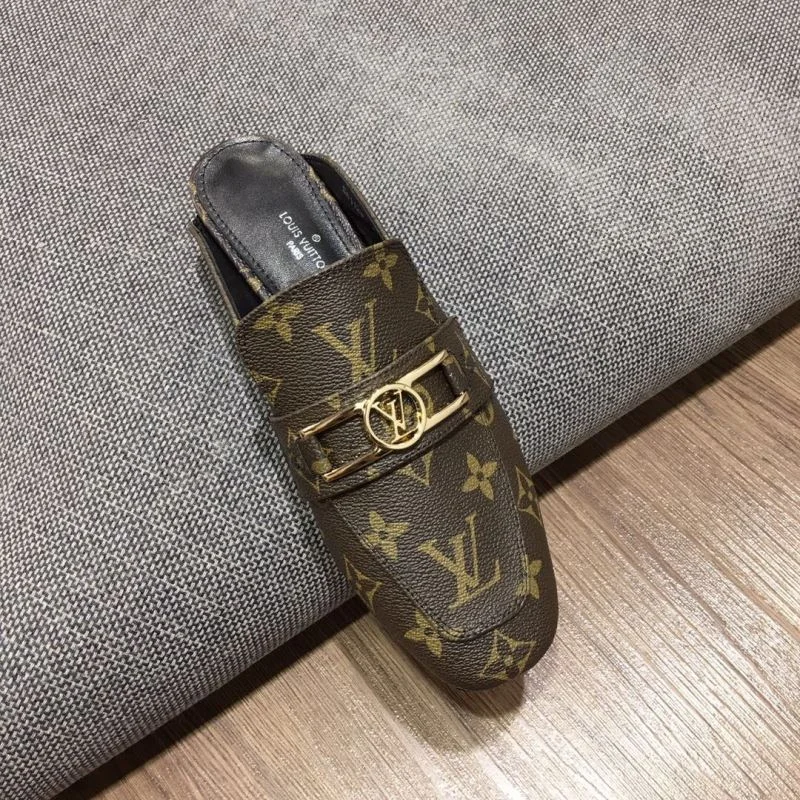 Compact Louis Vuitton Slippers 32217